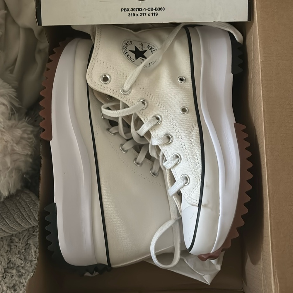 brand new never worn Run Star Hike Canvas Platform